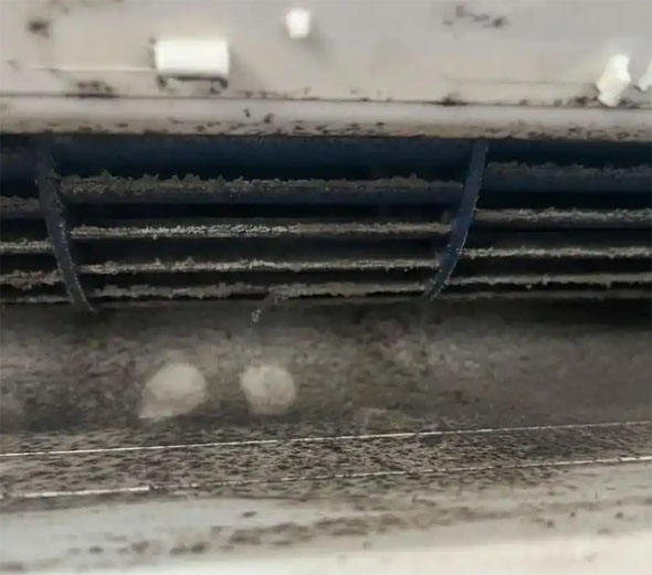 达川空调吹的风有股烧焦味是怎么回事